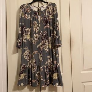 Everly Gray Floral Print Dress size L